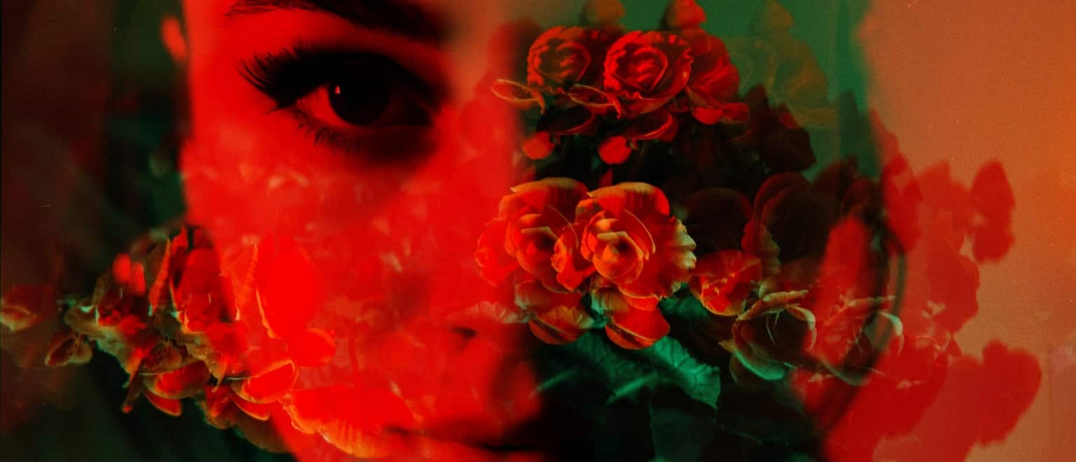 Un regard de médiumnité affûté, en toute intimité, avec Théodora Oscarine, notre médium phare.